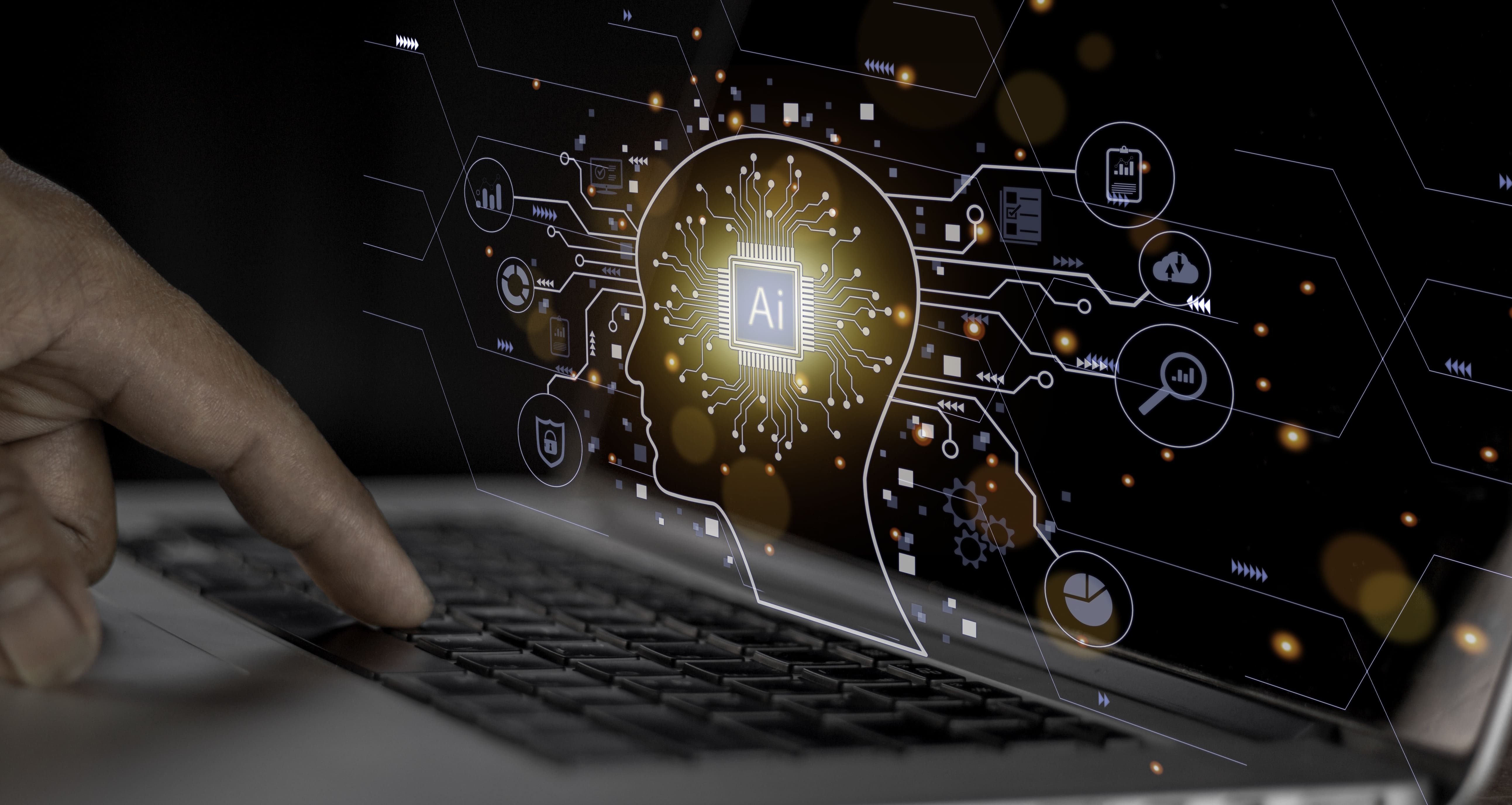 dedo digitando nas teclas de um notebook com uma figura flutuante de crânio humano e elementos que referenciam o processamento de linguagem natural